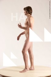 mikulas standing 05b