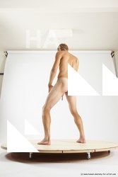 alexandr standing 24c