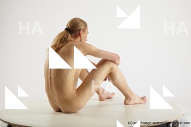 reference of sitting dominik 14