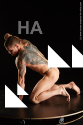 kneeling reference poses of max dior18