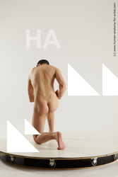 jamie kneeling 04 09b