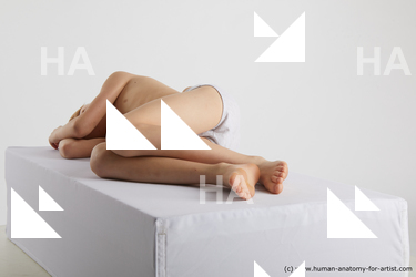 laying reference novel 03