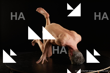 kneeling reference lutro 08