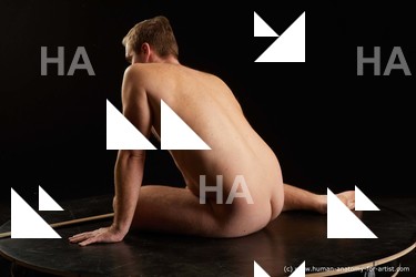 sitting reference albin 03