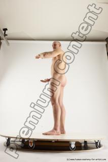 florian standing 02c