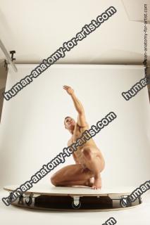 3f exner kneeling 05 04c