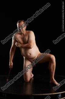 kneeling reference louis 01